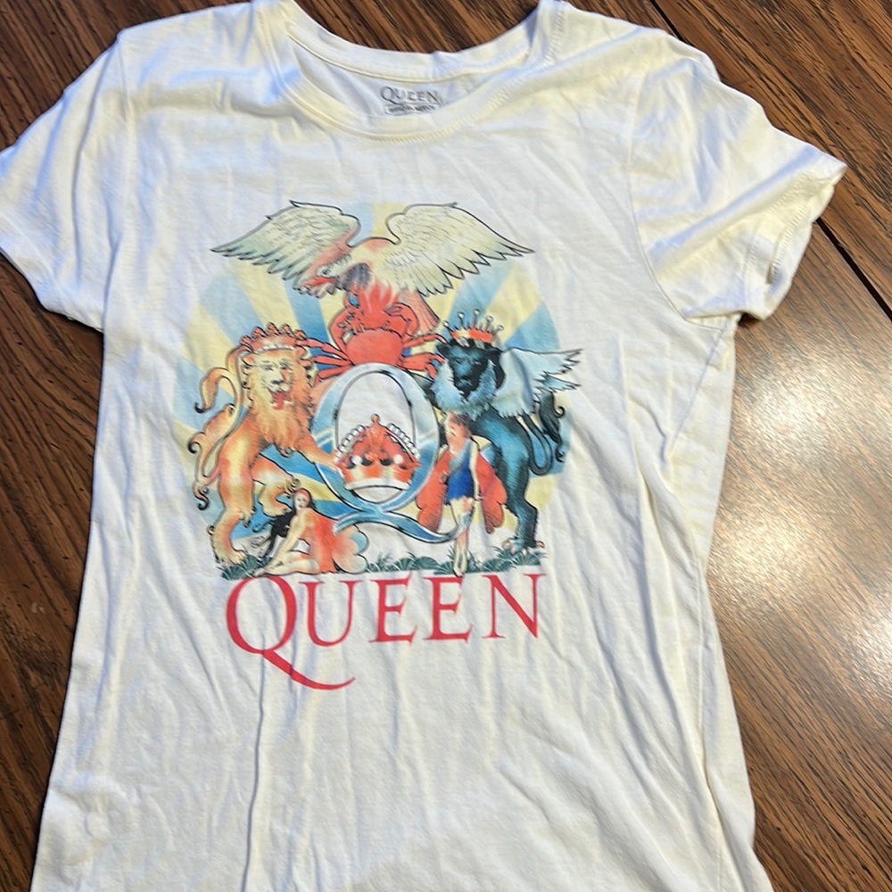 Lucky Brand Queen Graphic tee